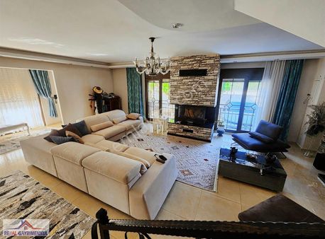 Real Gayrimenkul'den Kemalpaşa'da Özel Yapım Tek Müstakil Villa