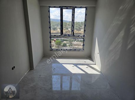 Altınova Cumhuriyet Mahallesi'nde Satılık Lüks 2+1 Daire