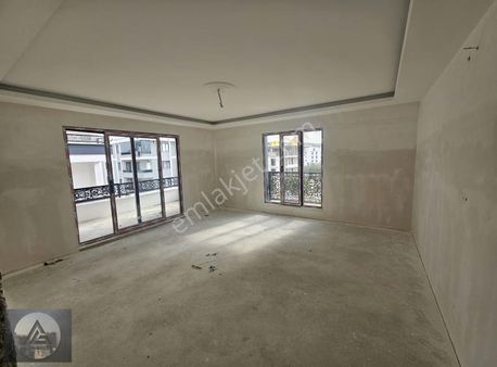 Altınova Merkez'de 3+1 Daireler