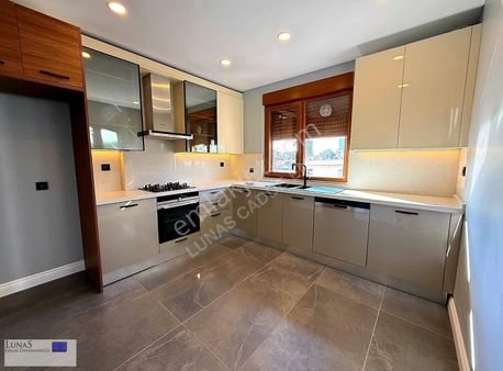 Lunas Cadde Caddeye Yakın Geniş 3+1 165 M2 Daire