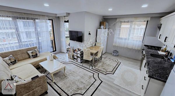 Atakum Körfezde Tramvaya Cephe Satılık 1*1