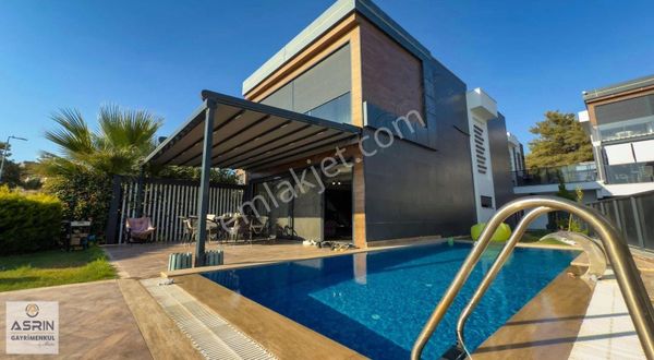 Kuşadası Soğucakta Full Deniz Manzaralı Özel Havuzlu Villa