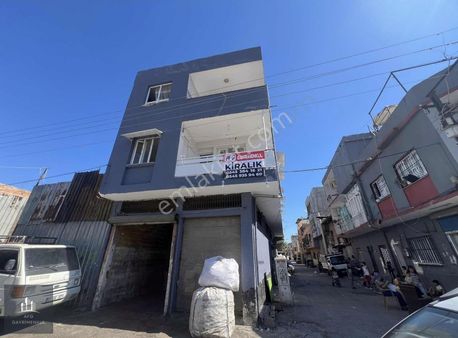 Yeşilyuvada 4+1 K Mutfak 3 Katlı Satılık Müstakil Ev