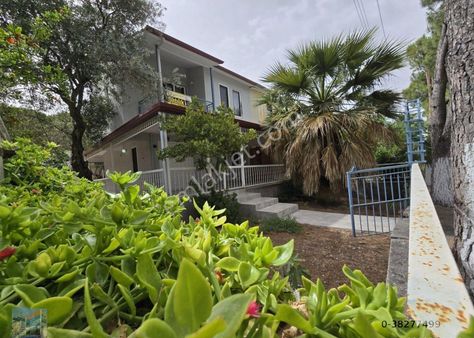 Kaçmaz Fırsat- Yeni Tadilatlı, Denize 300 M. Satılık 3+1 Villa