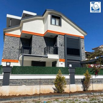 Didim Akbük'tedenize 300 Metre Mesafede 4+1 Havuzlu Villa