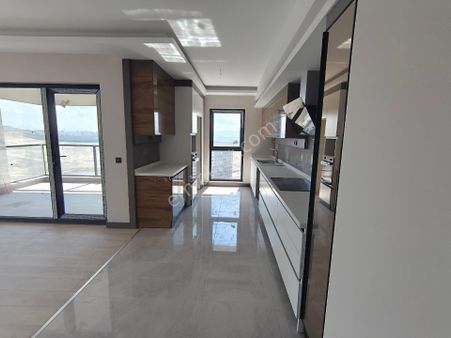 Cumhuriyet 4,5+1 Lüks Daire