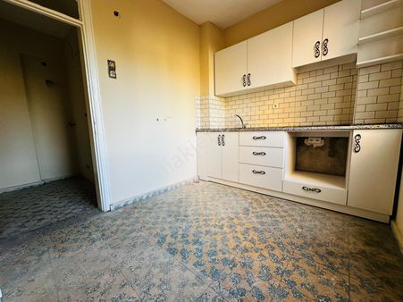 🏡 Göl-san Gayrimenkul’den 🏡 Turan Mah. Cadde Üstü 2+1 Arakat Daire