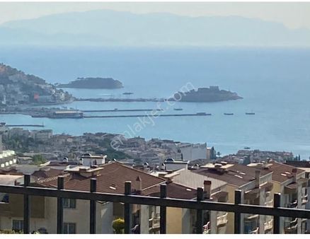 Kuşadası'nın En Nezih Semti Ege Mahallesi'nde Full Deniz Manzaralı 3+1 Lüx Satılık Daire