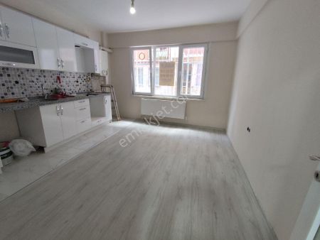 Silivrikapıda Kiralık 1+1 Full Yapılı Yüksek Giriş