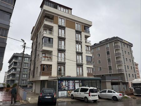 Sultanbeyli Battalgazi Mah. Cadde Üzeri 2+1 80 M2 Arakat