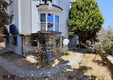 Kuşadası Satılık Kendine Özel Bahçeli Havuzlu Sitede 1+1 Daire