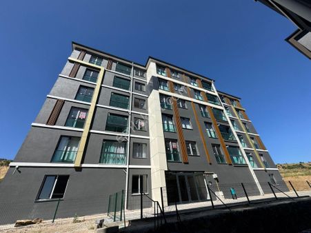 Üniversite Yolunda 3+0 Satılık Daire *burcu Emlak*