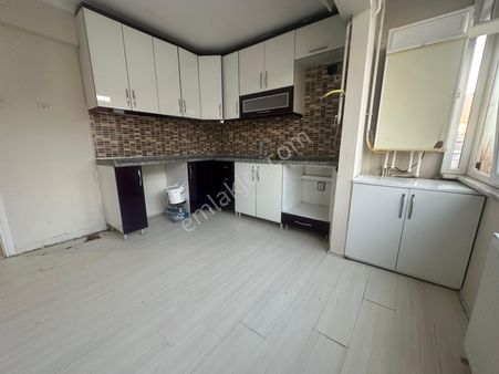 Küçük Emlaktan Gemlik Çarşı Merkezde Satılık 2+1 Geniş Daire