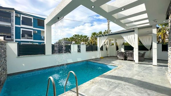 Didim Efeler Mah. 200 M2 Arsa İçinde 4+1 Ful Eşyalı Havuzlu Ve Teraslı Villamız Satıştadır