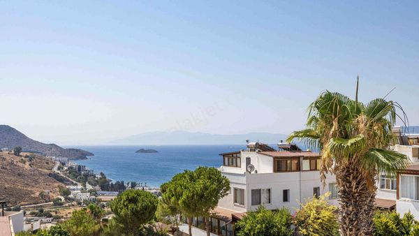 Meteor Beach'e Yürüme Mesafesinde Trıpleks İkiz Müstakil Villa