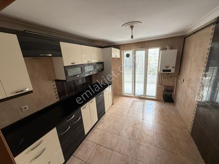 Atapark'ta Cadde Üzerinde Genç Binada 3+1 Daire!