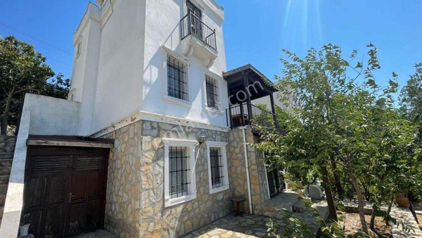 Gürece'de İkiz Tripleks Villa