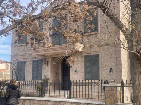 Balıkesir Ayvalık Cunda Da Satılık Muhtesem Ev.taş Bina