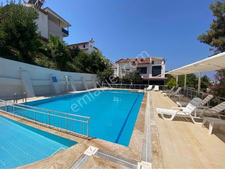 Kuşadası Kadınlar Denizi Havuzlu Sitede Masrafsız 4+1