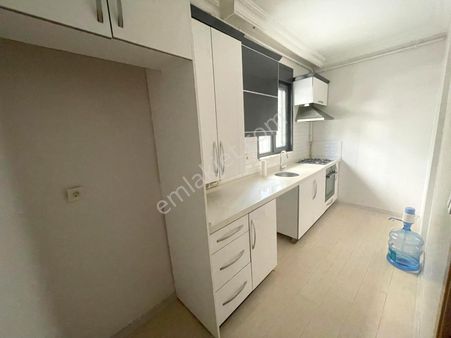 Emlak Dünyasından Bağlarbaşı Mahallesinde 2+1 6 Yaşında Giriş Kat