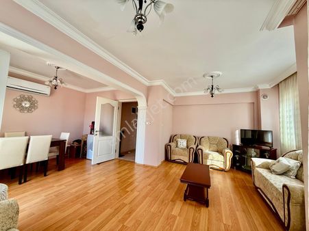 Kuşadası Pazaryeri Arkası Asansörlü Bakımlı Esyalı 2+1 90m2 Daire