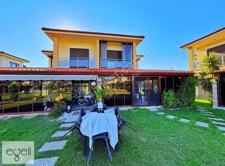 Egeli'den Sevgi Plajının Dibinde Sosyal Site İçerisinde Villa