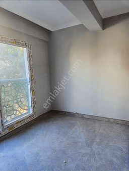 Patlangıç Pazaryerinde Satılık 1+1 Ara Kat Daire