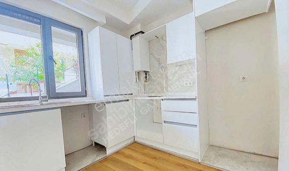 Bostancı'ya Komşu Marmaray Metroya Yakın Sıfır 1.kat Konumlu 2+1