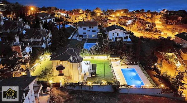 Silivri Semizkumlarda 1055 M2 Arsa İçinde 4+1 Müstakil Villa