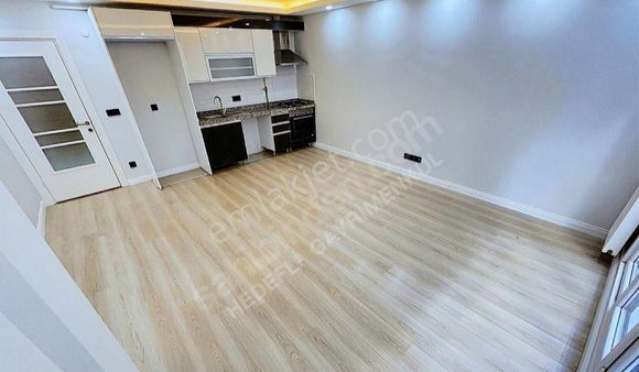 Kuğu Pastanesi Yukarısı 6 Yıllık İskanlı Otoparklı Balkonlu 2+1!