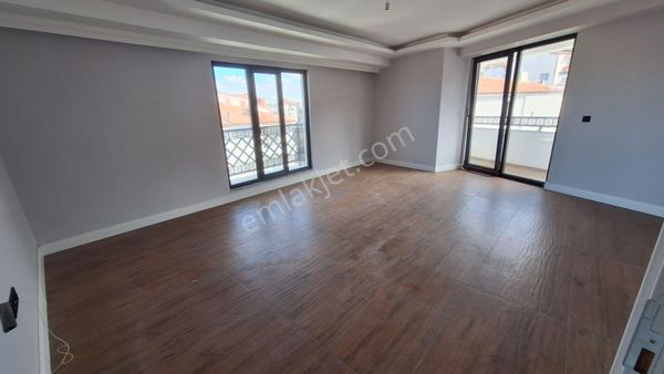 Kocaeli Karamürsel Salı Pazarı 3+1 Çatı Dubleks Satılık Daire