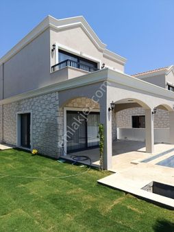 Kuşadası Karaova Mevkiinde 4+1 150m2 Tek Müstakil Özel Havuzlu