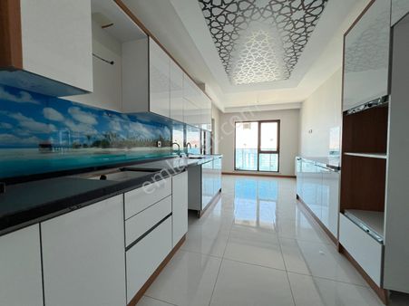 Engin Emlak'tan Geniş Teras Balkonlu 190 M2 10.kat 4+1 Sitede