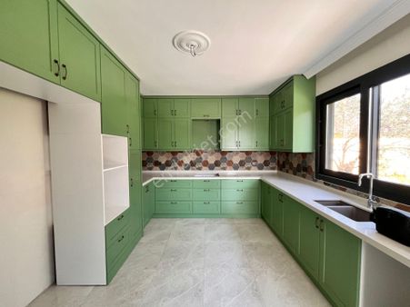 Sadece Parstan Zeytinlide Çay Manzaralı Lüks Satılık 4+1 Villa