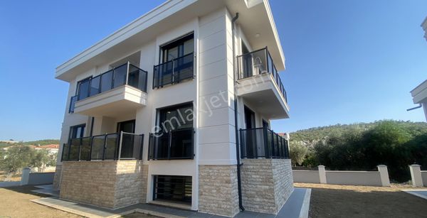 Balıkesir Ayvalık Camlık Ta Satılık Mustakil Villa.