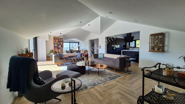 Acarkentte İçidışı Komple Yenilenmiş Kiralık Çatı Dubleksi