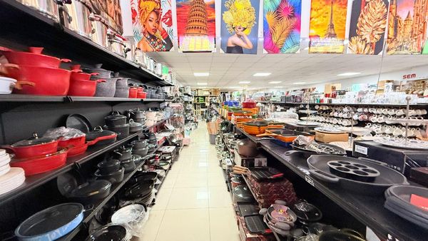 Güzeloba'da Yüksek Ciro'lu Magaza Devren Satılık