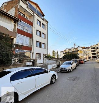 Turkuazdan M.akifte İki Daire Gibi Kullanım İle Satılık Dubleks