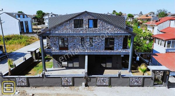 Kocaali'de Müstakl Havuzlu Bahçeli 4+1 160 M2 Lüks Villa