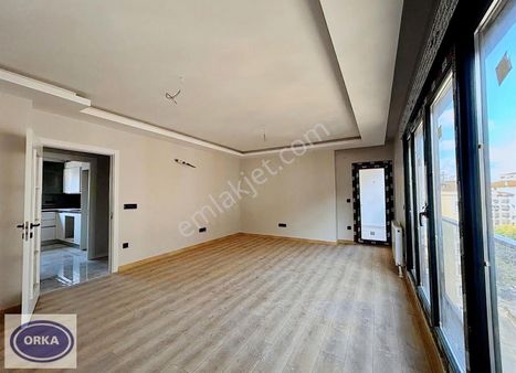 Göztepe Minibüs Ceddesinde 3+1 Balkonlu Satılık Daire