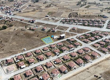 Toki Karşısında 648m² İmarlı Arsa Elektrik, Su Hazır