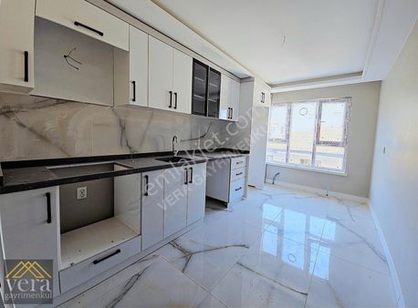 Şahintepe'de Cadde Yakını Ara Kat 4+1 Süper Lüks Sıfır Daire...