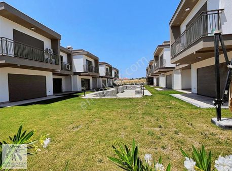 Kuşadasının En Guzel Sahillerinde 3+1 Satılık Villa