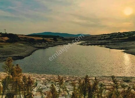 C21 Loca'dan Susurluk Muradiye'de Baraj Kenarı Manzaralı Tarla