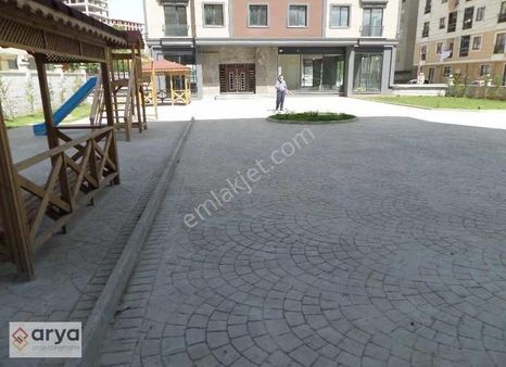 Pendik Güllübağlarda Metroya Yakın 3+1 Ebeveyn Banyolu Daire