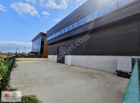 Kullar'da,1200 M2 Kapalı Alana Sahip, Kiralık Depo