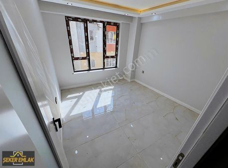 Şeker Emlaktan Emek Mah. Ertaş Cad. Sinde 60m² 2+0 Lüx Daire