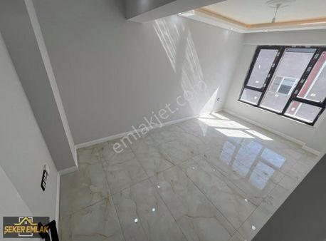 Şekerden Ertaş Cad. Sinde Tramvay Durağı Yanında 60m² 2+0 Daire