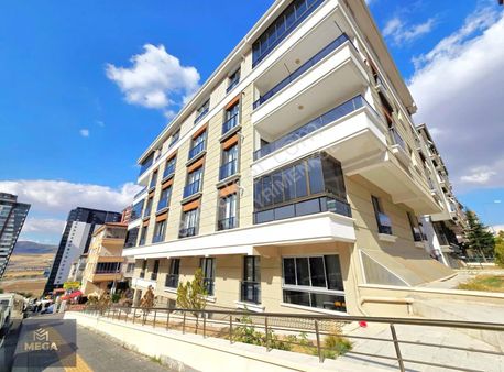 Mega'dan Atapark Mh*üstü*geniş M2 Kareli+evebeyin Banyo+yapılı D