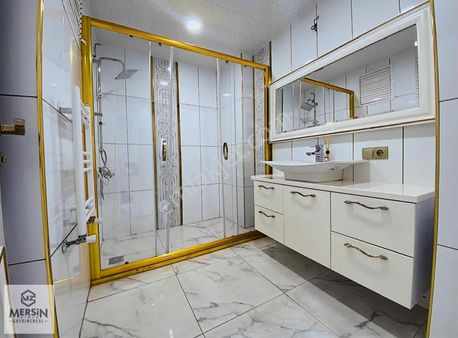 Mezitli Akdeniz Mahalesin'de Merkezi Konumlu Kiralık 4+1 Daire